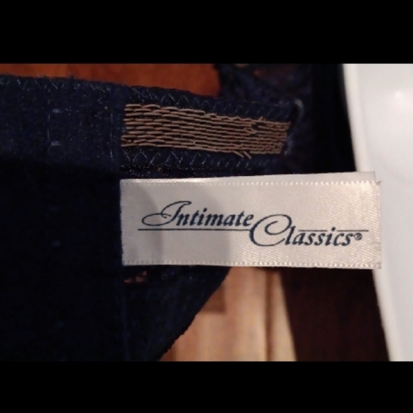 Intimate Classics Woman's Bra Size 38C Black - Picture 3 of 5